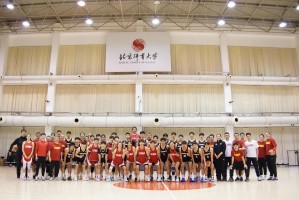 亿万28-中国女篮最新备战曝光！2米26女姚明+30岁王牌到队，95一代仅1人