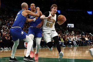 亿万28娱乐-三名铁板凳合力砍下84分！他们竟然也能组成凯尔特人的三巨头？