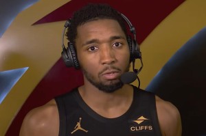 亿万28娱乐-米切尔：哈登是名人堂、MVP级别球员，他在我身边意味着全世界