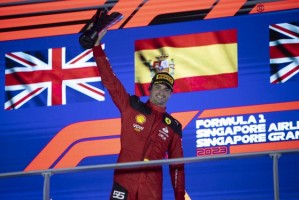 亿万28-塞恩斯终结红牛全胜 维斯塔潘和红牛都措施“先机”