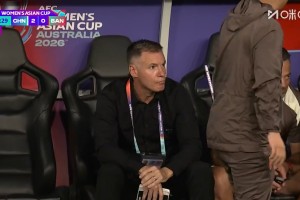 身高1米7碾压1米5！中国女足2-0亚洲杯鱼腩，记者：踢的是啥？