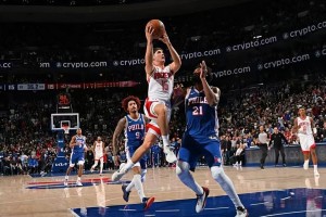 亿万28下载-加时赛又被摁在了板凳席上！火箭对于后场新星的使用让人无法理解